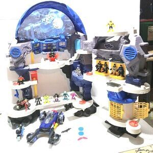 Imaginext DC Super Friends Batman Super Surround Batcave Playset